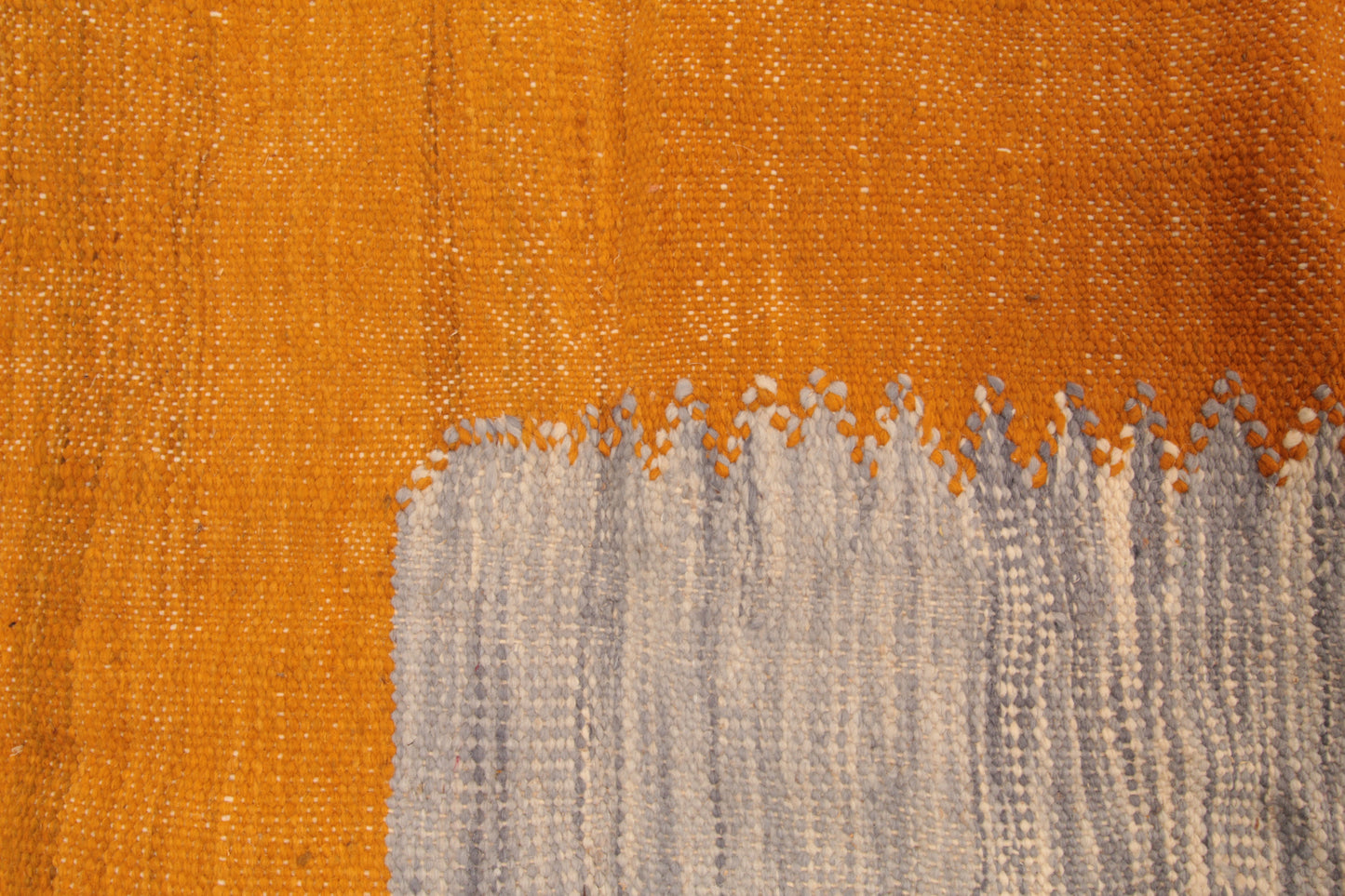 ''Saffraan'' large handwoven rug 300 x 200 cm