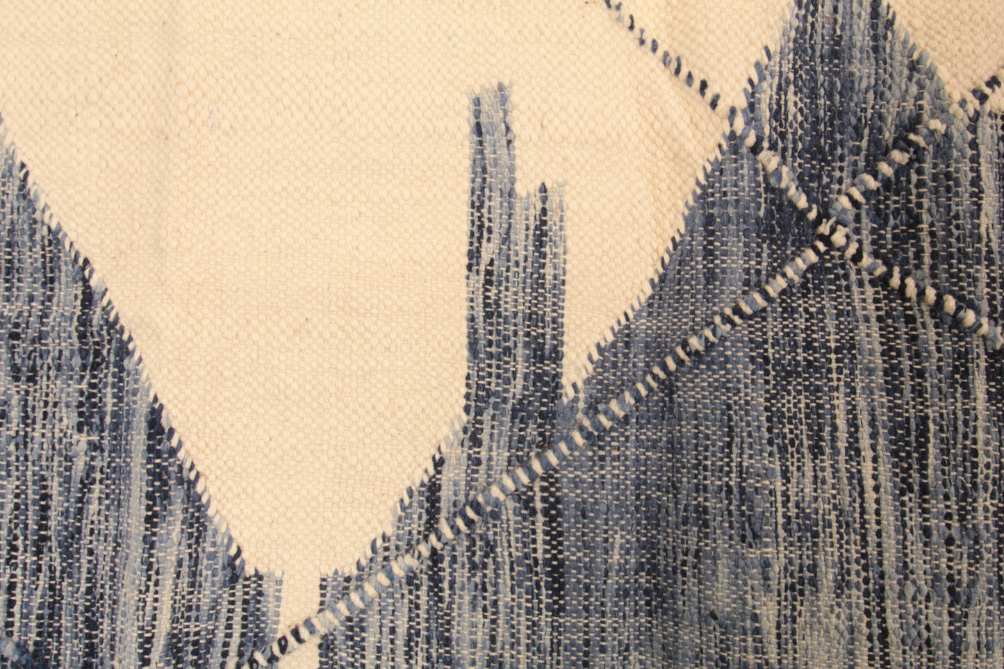 ''Ocean'' large handwoven rug 300 x 200 cm